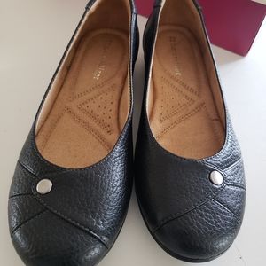 Naturalizer  Women's Garrete black leather flat sz 6 M
